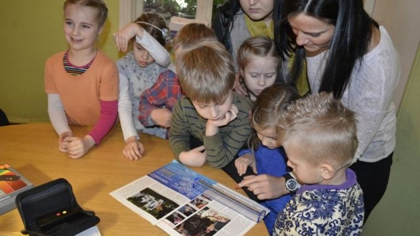 Bērni viesojas Strazdumuižā