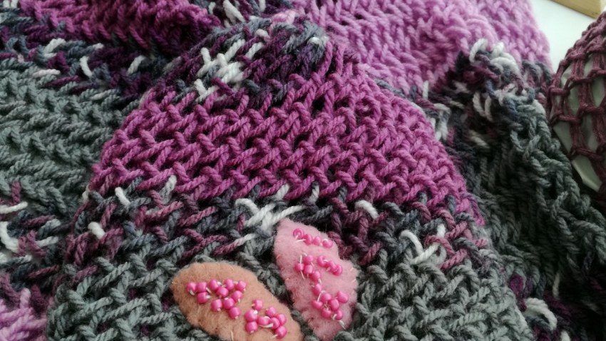 Caur rokām pasauli redzu